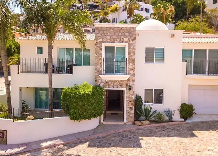 Cola De Ballena In Exclusive El Pedregal At Cabo's Downtown Villa *